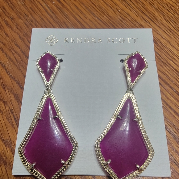 Kendra Scott Jewelry - Kendra Scott Fuchsia Geometric Earrings